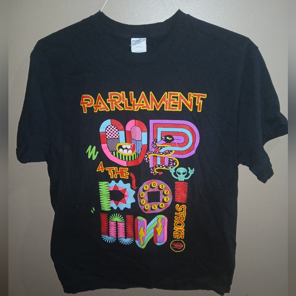 Graphic tee